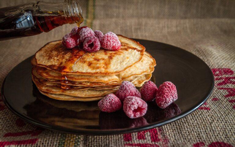 Banana Pancakes Recipe 1 | eat move healthy Banana-Pancakes-Recipe -pancakes, maple syrup, raspberries-2291908.jpg