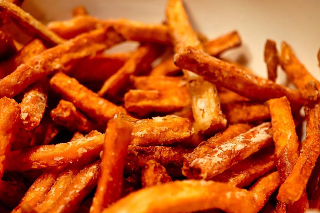 Crispy Sweet Potato Fries 5 | eat move healthy sweet potato-fries-meal-