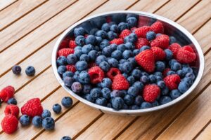 Best-Foods-Flat-Belly-raspberries- blueberry-fruit-Best-Food