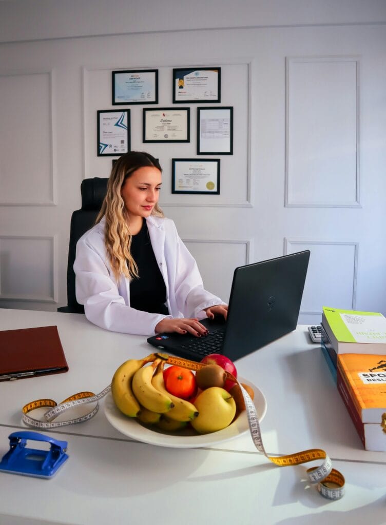 Personalized Nutrition Plans 2 | eat move healthy nutritionist-dietitian- fruits-healthy-lifestyle-nutrition