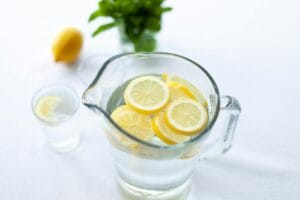 7-Day Reset Plan 2 | eat move healthy lemon slices in a glass water
