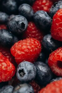 10 Foods That Help Burn Belly Fat Naturally 6 | eat move healthy Blueberries-Raspberries,